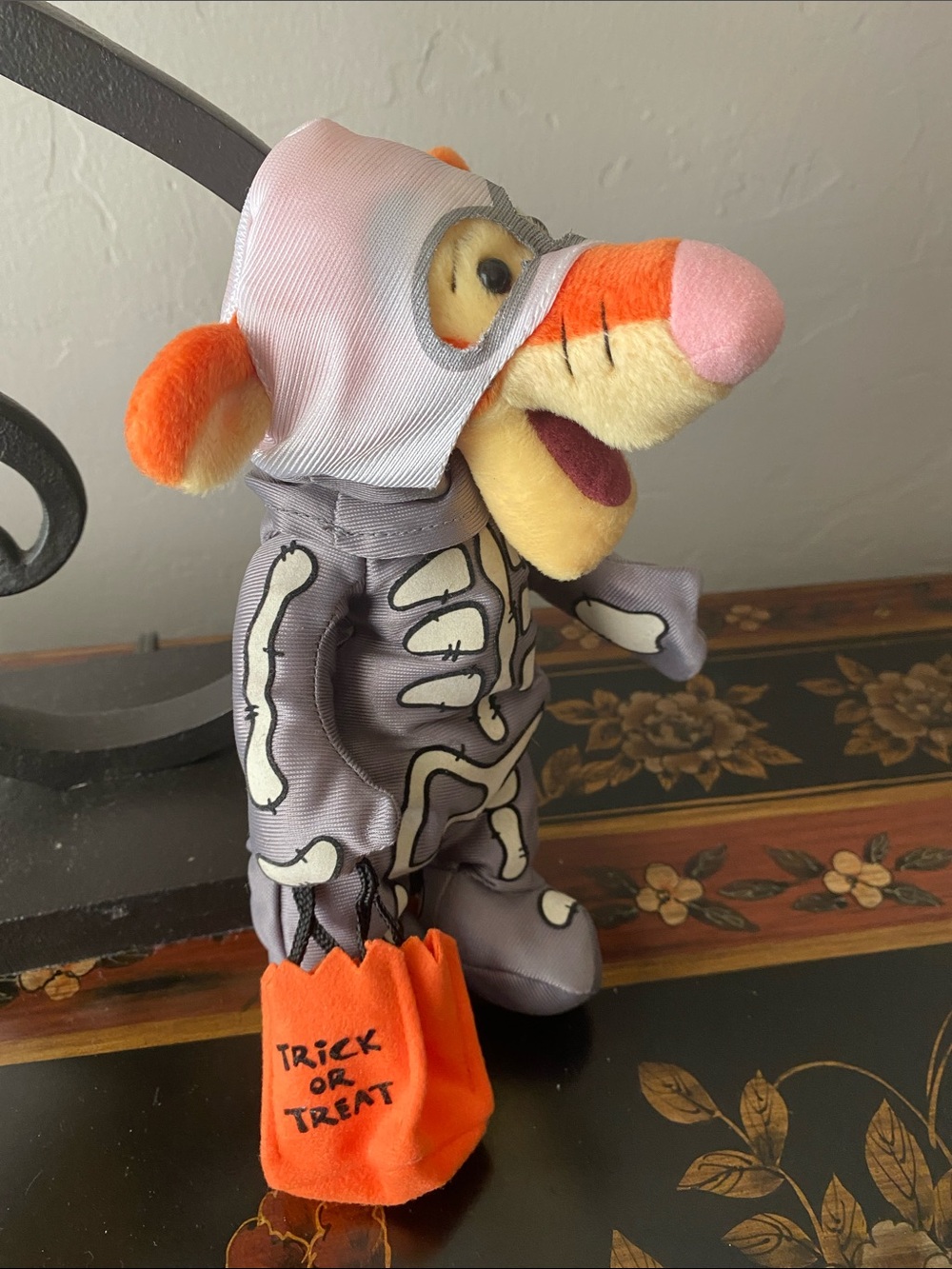 Tigger as Skeleton for Halloween 🎃 - Picture 4 of 6
